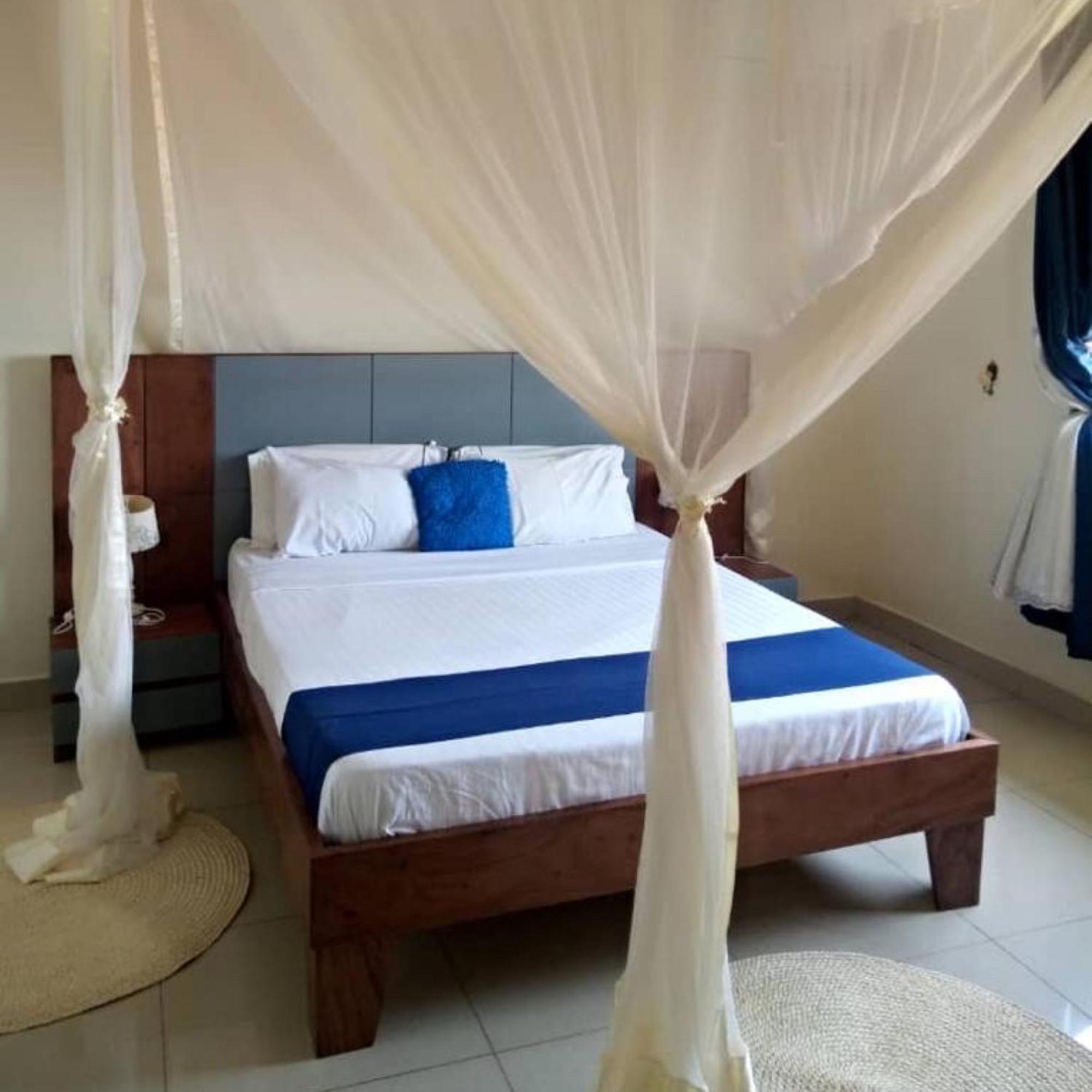 The Abode Apartments Lake View & Breakfast Suite Near Beach Энтеббе Экстерьер фото
