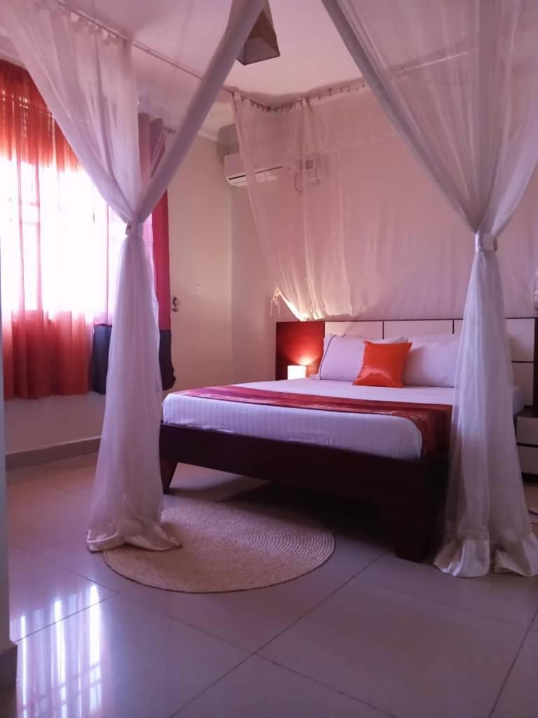 The Abode Apartments Lake View & Breakfast Suite Near Beach Энтеббе Экстерьер фото