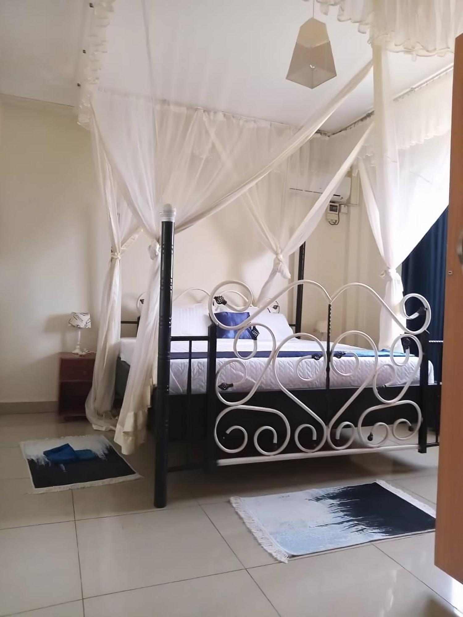 The Abode Apartments Lake View & Breakfast Suite Near Beach Энтеббе Экстерьер фото