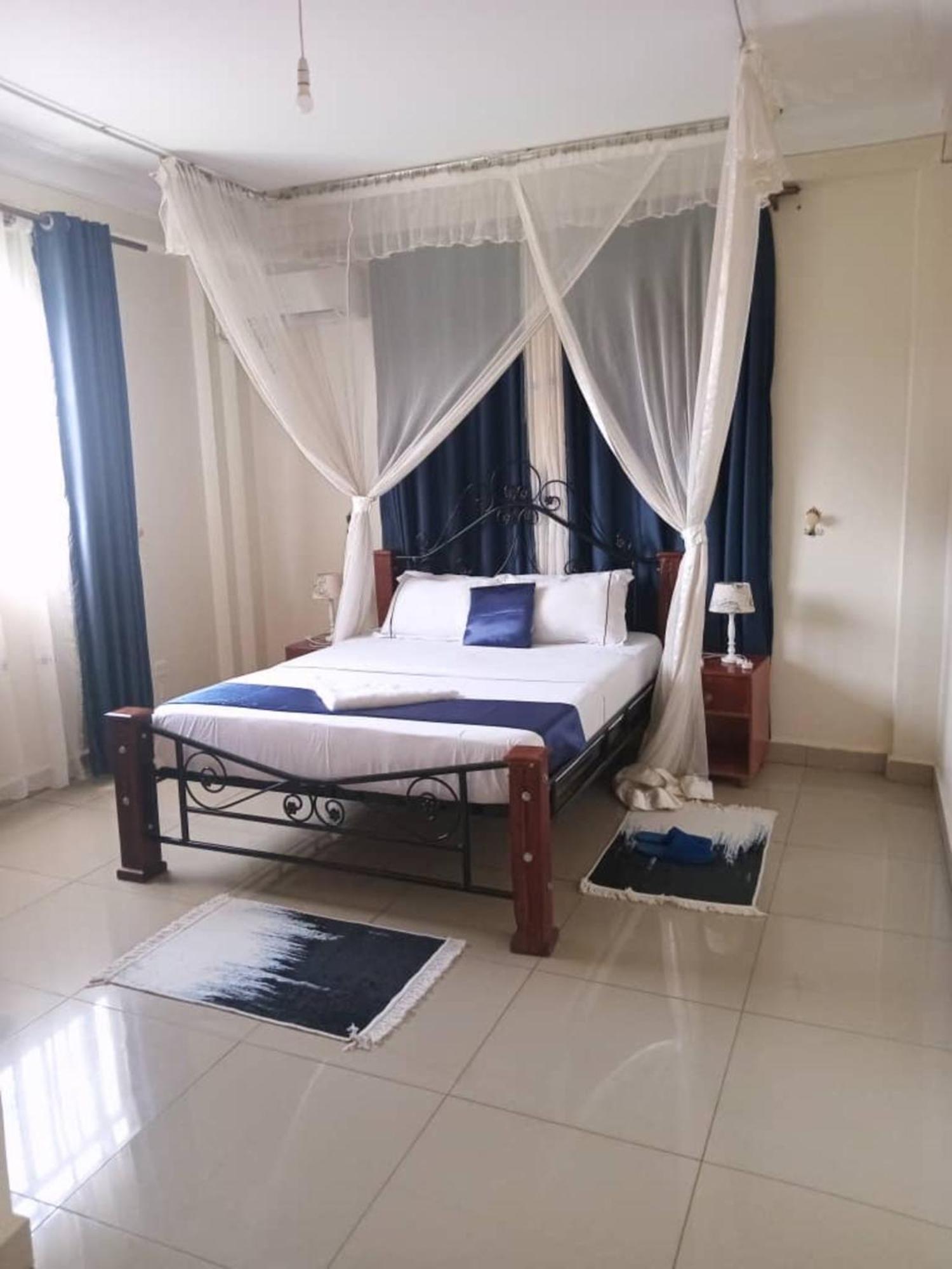 The Abode Apartments Lake View & Breakfast Suite Near Beach Энтеббе Экстерьер фото